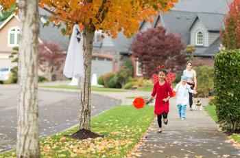 People trick-or-treating