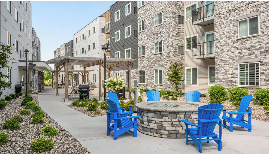 Image of outdoor courtyard at WaterWalk Hotel